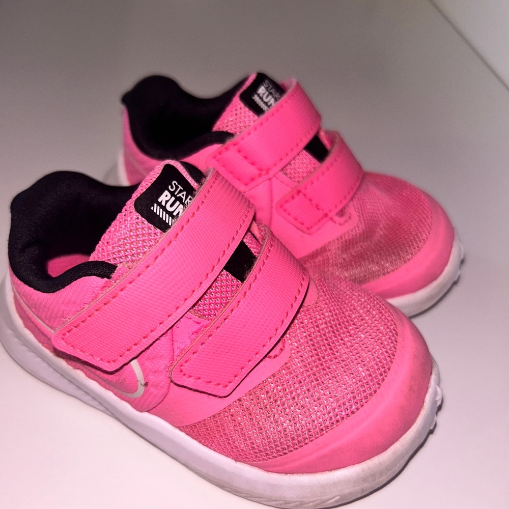 Nike girl sneakers size 5